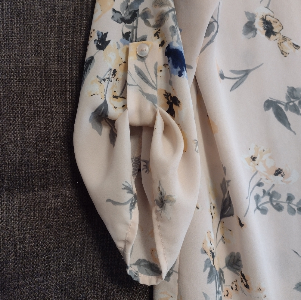 ✨ Sienna Sky Pale Pink Floral Women's Top Medium - Picture 5 of 6